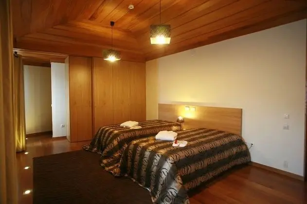 Tek Büyük veya İki Ayrı Yataklı Oda, Havuz Manzaralı