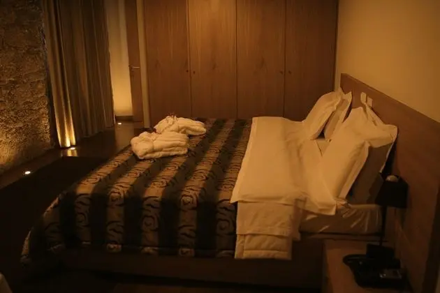 Tek Büyük veya İki Ayrı Yataklı Oda, Havuz Manzaralı