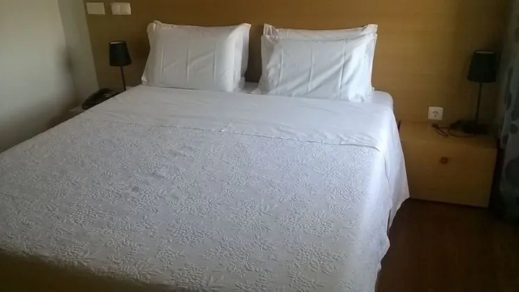 Tek Büyük veya İki Ayrı Yataklı Oda, Havuz Manzaralı