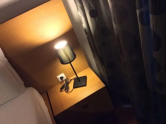 Tek Büyük veya İki Ayrı Yataklı Oda, Havuz Manzaralı