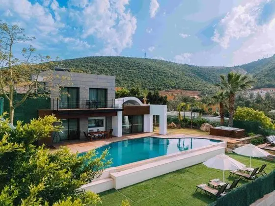 Villa 4+1 Oda-Özel Havuzlu, Özel Havuzlu ve Bahçeli