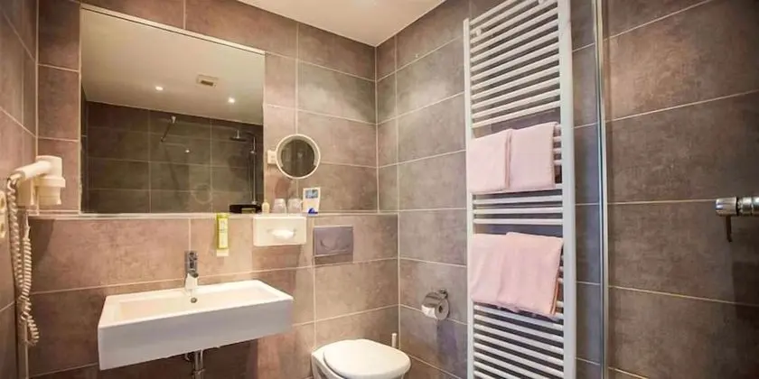 Comfort Tek Büyük Yataklı Oda