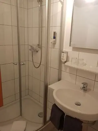 Üç Kişilik Oda