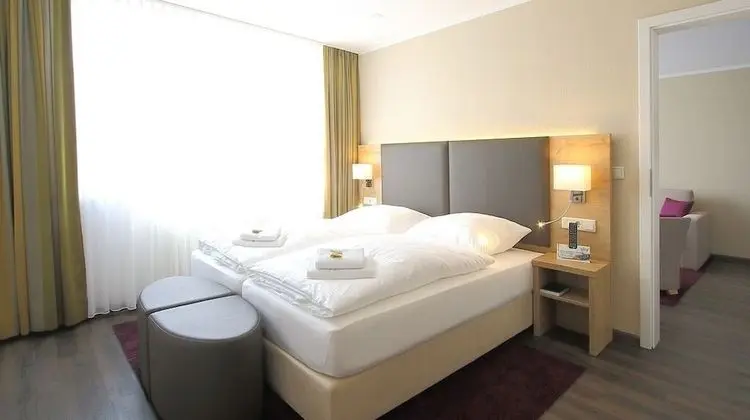 Family Oda, Bahçe Manzaralı