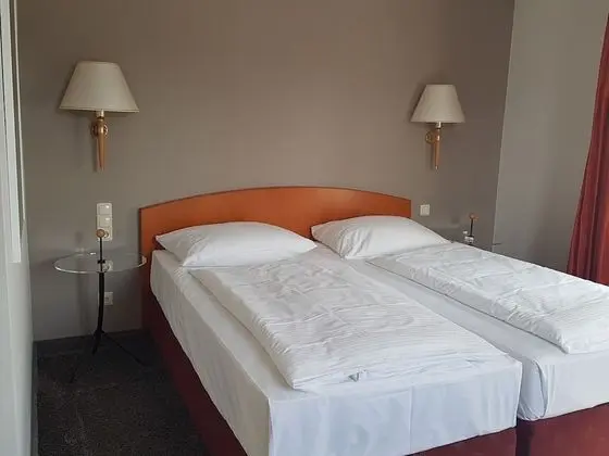 Basic Tek Büyük Yataklı Oda