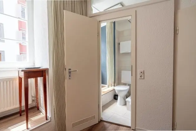 Comfort Tek Büyük Yataklı Oda