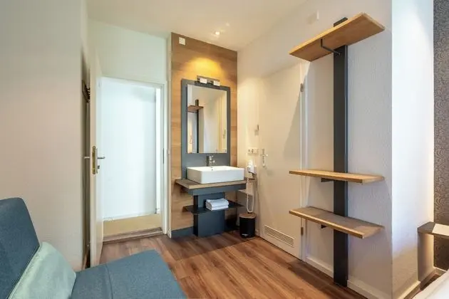 Standard Tek Büyük Yataklı Oda (Small)