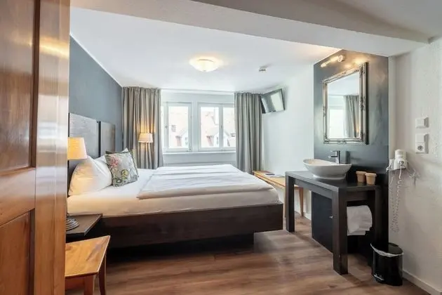 Standard Tek Büyük Yataklı Oda (Small)