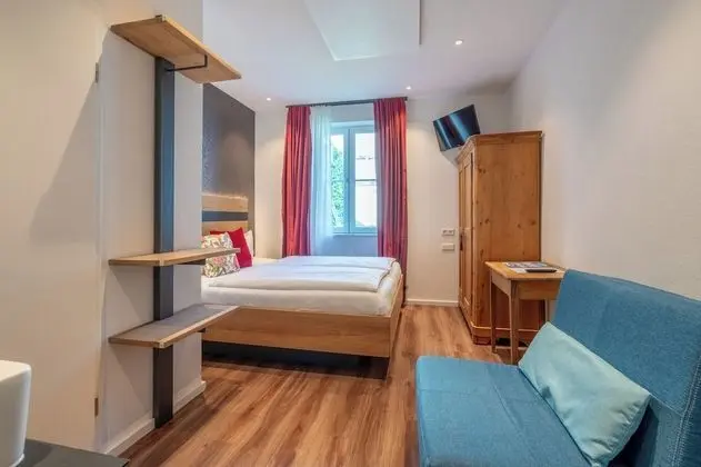 Standard Tek Büyük Yataklı Oda (Small)