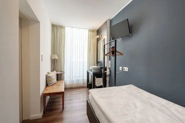 Tek Kişilik Oda, Ortak Banyo