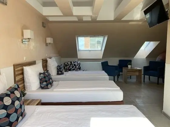 City Üç Kişilik Oda