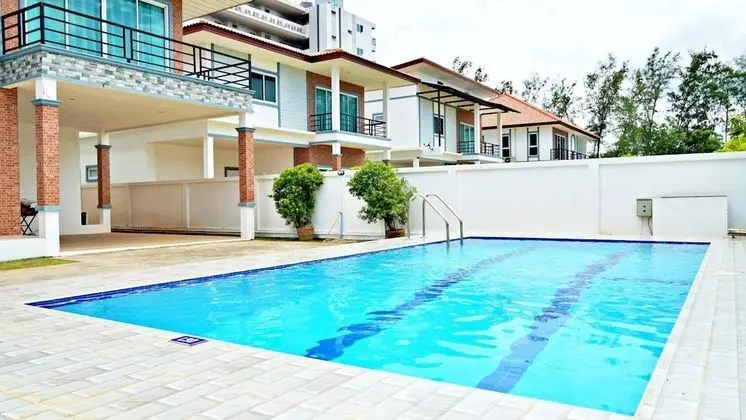 Family Ev (Entire Pool Villa 1)