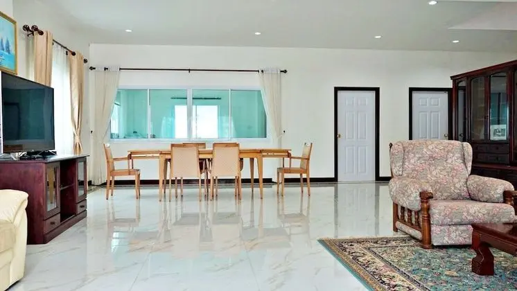 Family Ev (Entire Pool Villa 1)