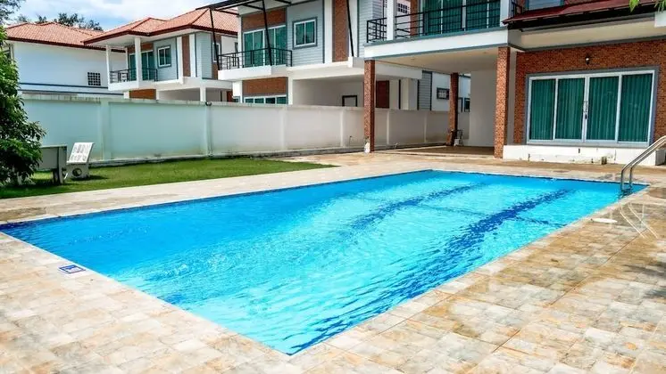 Family Ev (Entire Pool Villa 2)