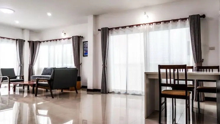 Family Ev (Entire Pool Villa 4)