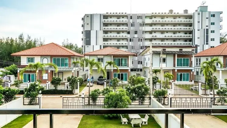 Family Ev (Entire Pool Villa 4)