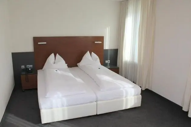 Business Tek Büyük Yataklı Oda