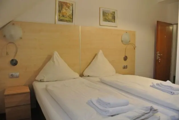 Tek Büyük veya İki Ayrı Yataklı Oda