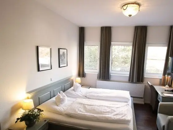 Standard Tek Büyük Yataklı Oda