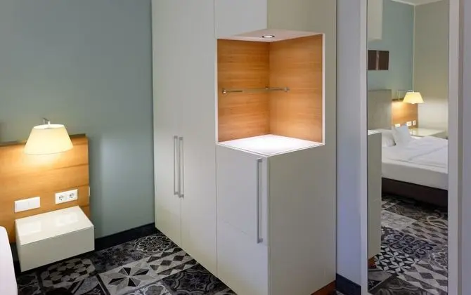 Business Tek Büyük Yataklı Oda
