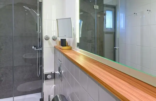 Business Tek Büyük Yataklı Oda