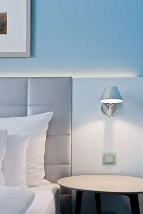 Tek Büyük Yataklı Oda, Balkon, Kısmi Deniz Manzaralı