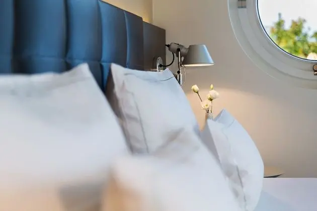 Tek Büyük Yataklı Oda, Kısmi Deniz Manzaralı, Köşe