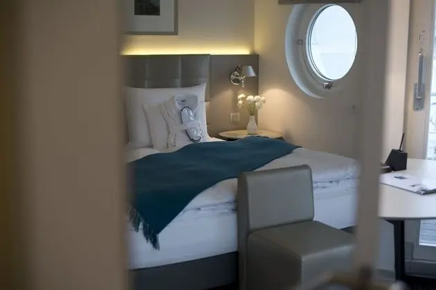 Tek Büyük Yataklı Oda, Kısmi Deniz Manzaralı, Köşe