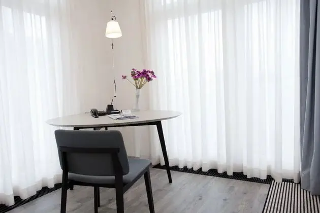 Tek Büyük Yataklı Oda, Kısmi Deniz Manzaralı, Köşe