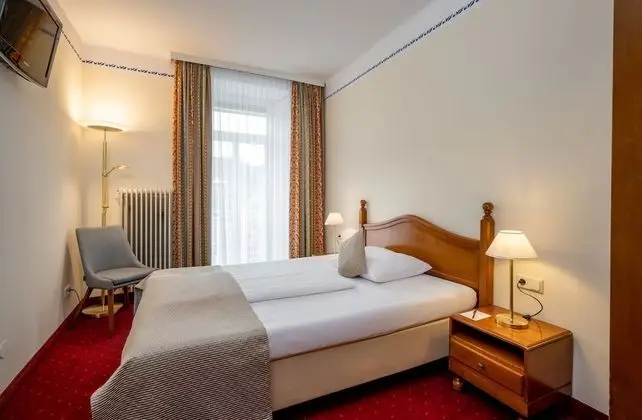 Queenbed Room