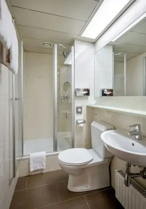 Queenbed Room