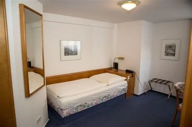 Tek Kişilik Oda, 1 Tek Kişilik Yatak