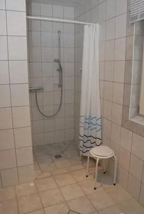 Economy Üç Kişilik Oda, Ortak Banyo