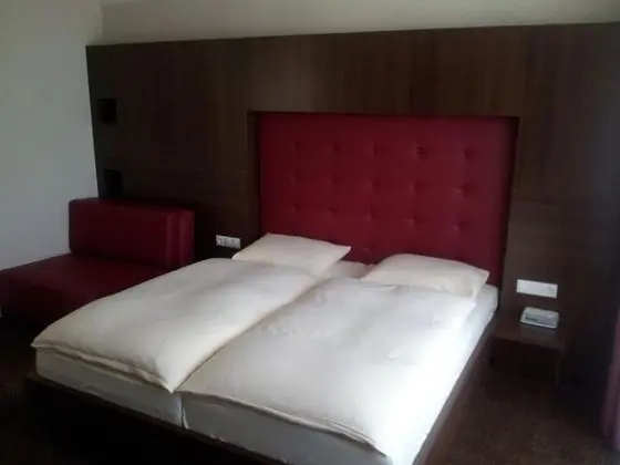 Tek Kişilik Oda, Sigara İçilmez, Avlu Manzaralı