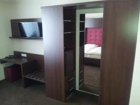 Tek Kişilik Oda, Sigara İçilmez, Avlu Manzaralı