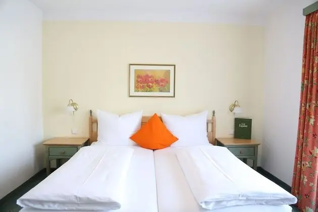 Basic Tek Büyük Yataklı Oda, 1 Büyük (Queen) Boy Yatak, Balkon, Dağ Manzaralı