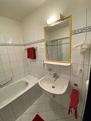 Basic Tek Büyük Yataklı Oda, 1 Büyük (Queen) Boy Yatak, Balkon, Dağ Manzaralı