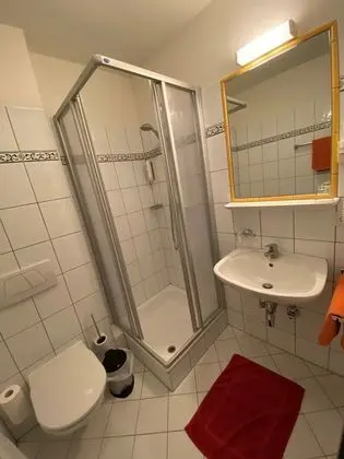 Basic Tek Büyük Yataklı Oda, 1 Büyük (Queen) Boy Yatak, Balkon, Dağ Manzaralı