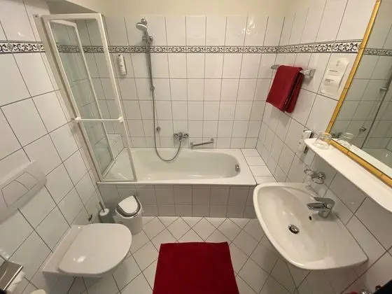 Basic Tek Büyük Yataklı Oda, 1 Büyük (Queen) Boy Yatak, Balkon, Dağ Manzaralı