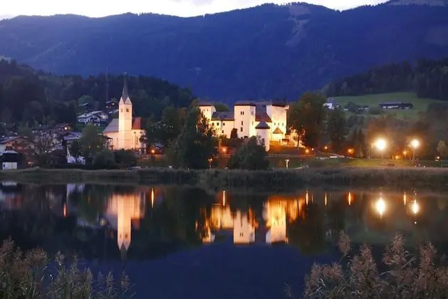 Basic Tek Büyük Yataklı Oda, 1 Büyük (Queen) Boy Yatak, Balkon, Dağ Manzaralı