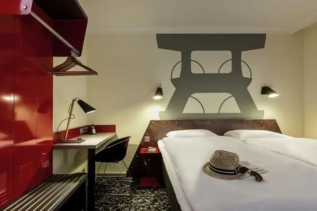 Design Tek Büyük veya İki Ayrı Yataklı Oda