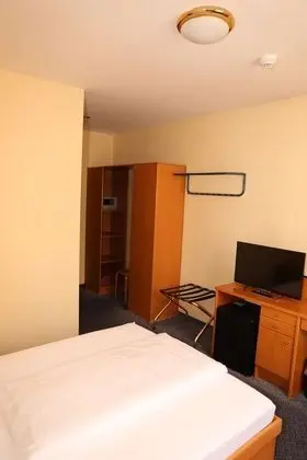 Büyük Yataklı Tek Kişilik Oda