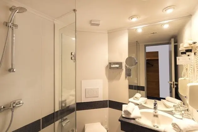 Tek Büyük Yataklı Oda, Balkon