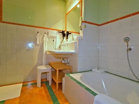 Süit, Teras, Bahçe Manzaralı