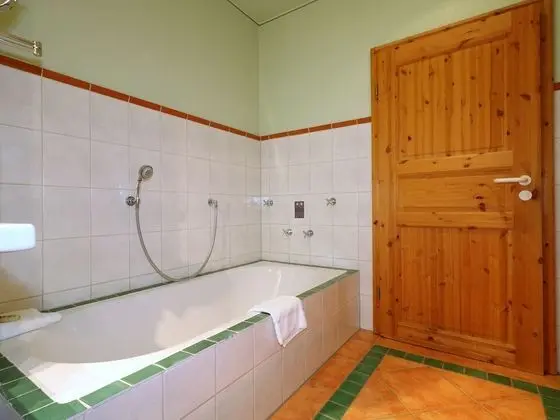 Süit, Teras, Bahçe Manzaralı