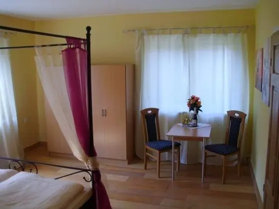 Tek Büyük Yataklı Oda, Ortak Banyo