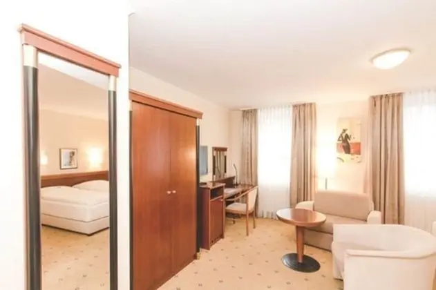 Büyük Yataklı Tek Kişilik Oda