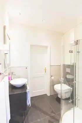 Büyük Yataklı Tek Kişilik Oda