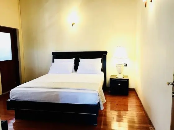 Luxury Tek Büyük Yataklı Oda, 1 En Büyük (King) Boy Yatak, Sigara İçilmez, Bahçe Manzaralı