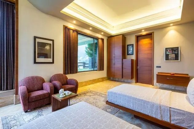Ev, 4 Yatak Odası (Kailash House)